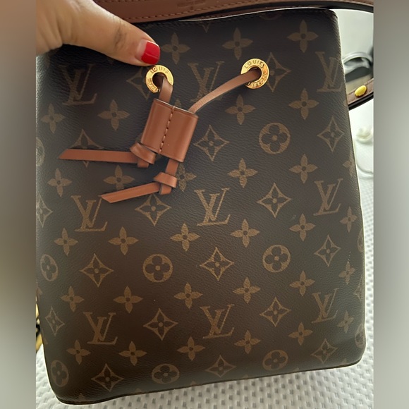 LOUIS VUITTON Neonoe MM Monogram Canvas Shoulder Bag - Picture 1 of 10